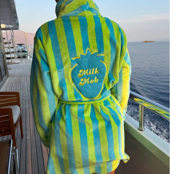 Strawberry milk mob bathrobe - Picture 1 of 5